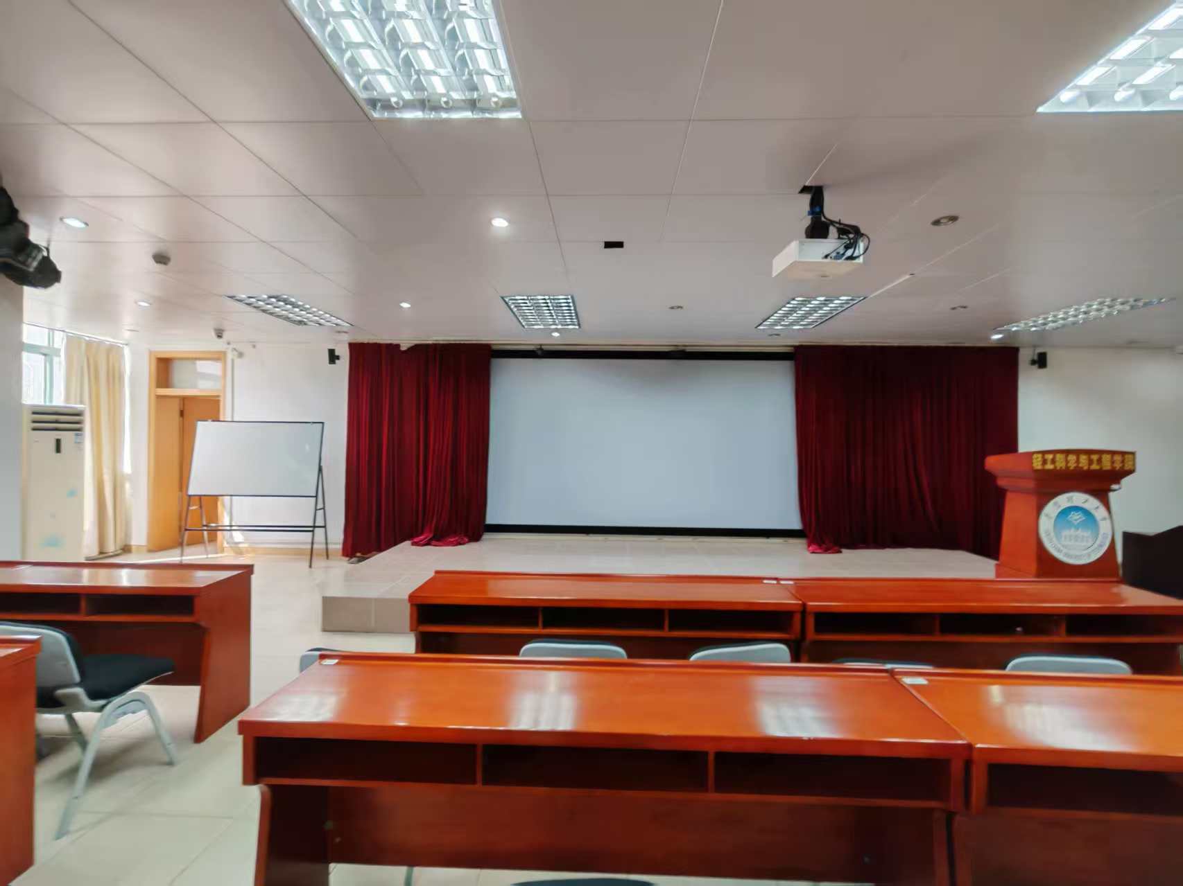 ����������ѧУ԰ LED ��ʾ������